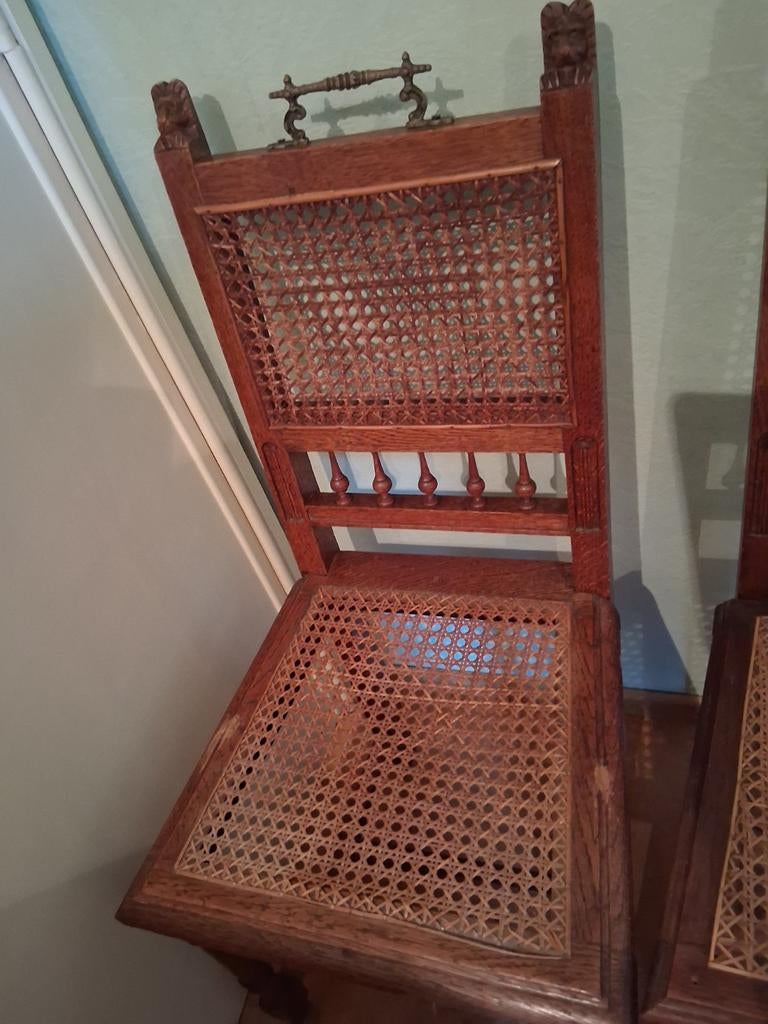 Oude  eiken stoelen,, Enlèvement