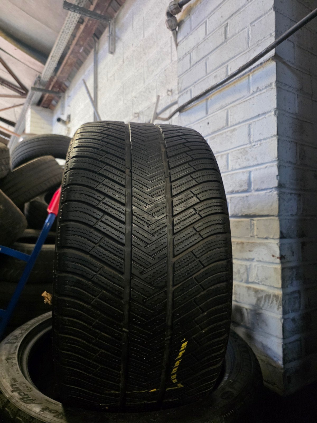 285 35 20 Michelin avec montage et équilibrage, Enlèvement