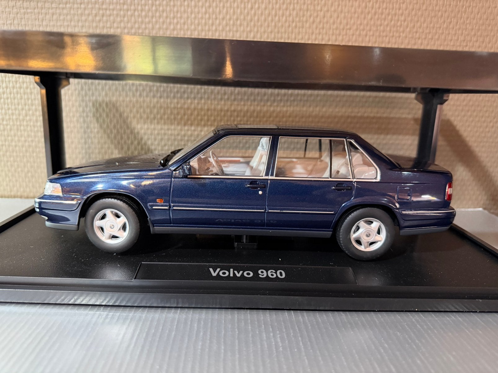 Volvo 960 bleue 1/18 neuve dans son emballage triple 9, Enlèvement ou Envoi, Neuf, Voiture, Autres marques