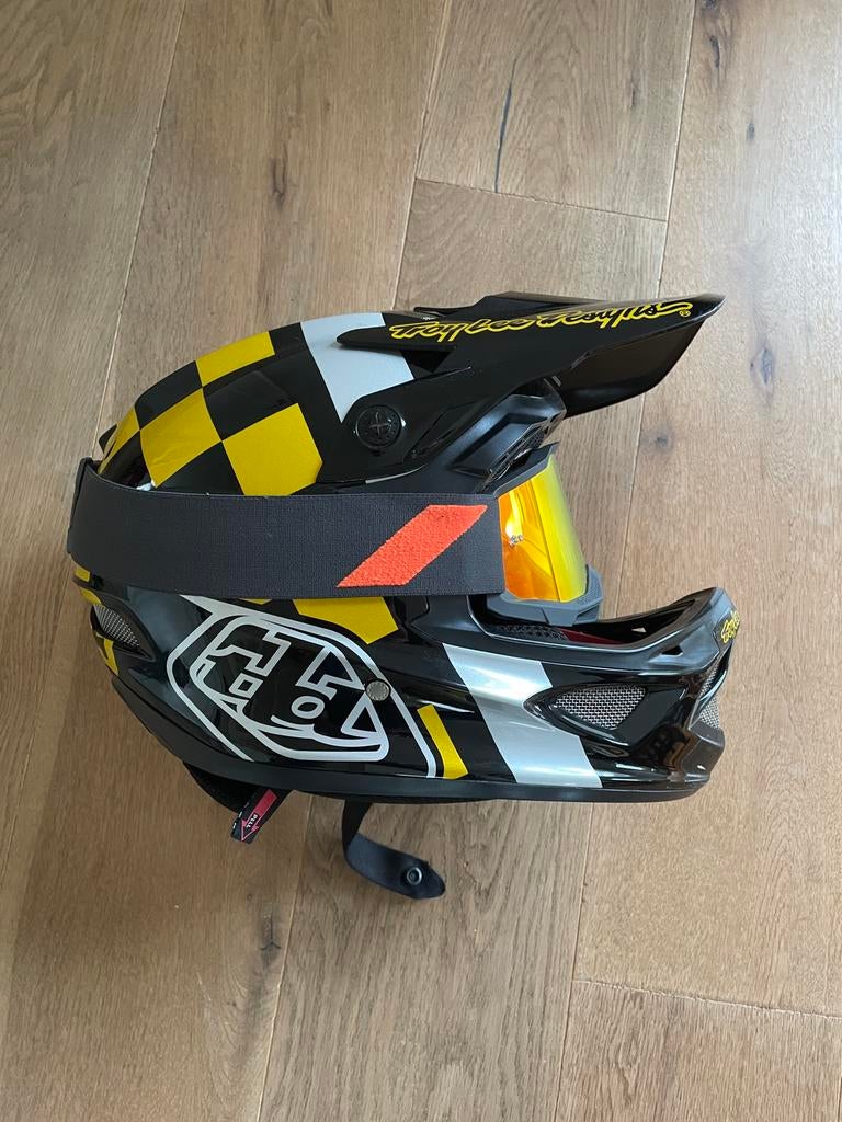 Troy Lee Designs BMX helm, Ophalen