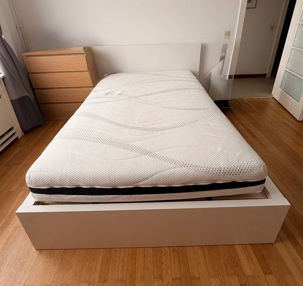 Lit MALM Blanc + 4 tiroirs + sommier, 140 cm, Enlèvement, Utilisé, 200 cm