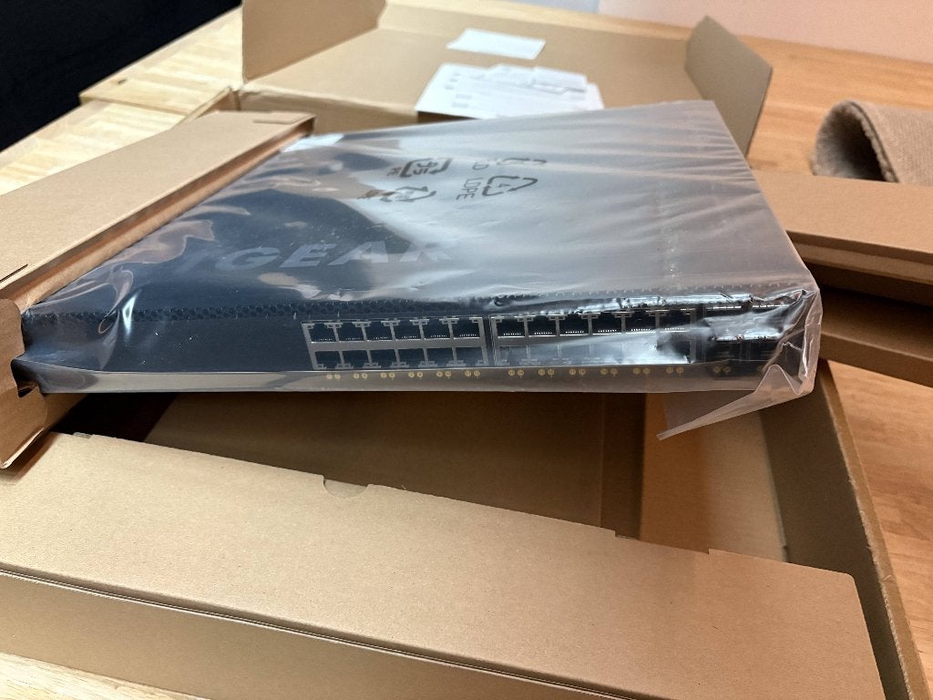 Netgear M4350-24X4V managed switch, Computers en Software, Netwerk switches, Ophalen, Nieuw