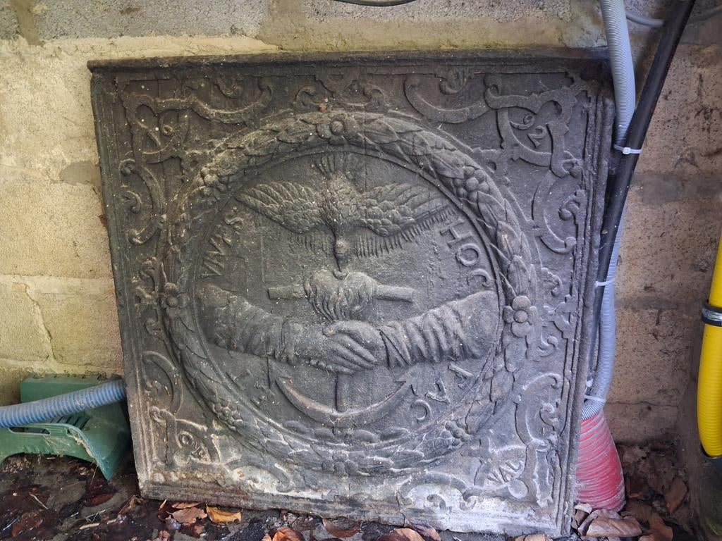 Taque de fond de cheminée en fonte Abbaye Orval, Enlèvement