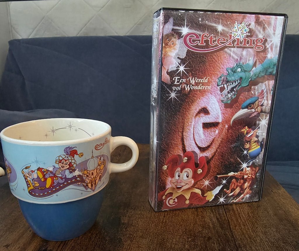 Efteling mok + videoband wereld vol wonderen (2000), Enlèvement ou Envoi, Comme neuf, Autres types