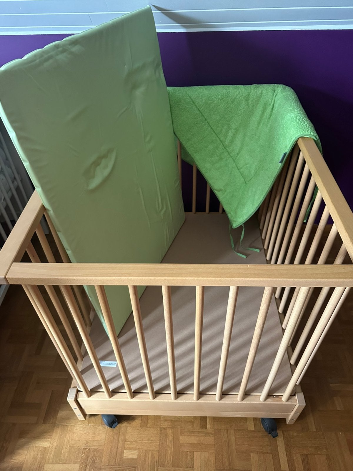 Baby park merk pericles met matrasje en speelkleed, Kinderen en Baby's, Babyparken, Ophalen, Zo goed als nieuw, Vierkant, In hoogte verstelbaar