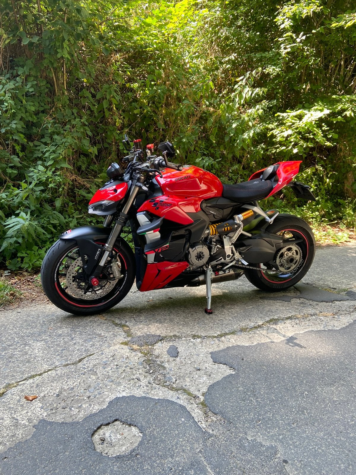 Ducati Streetfighter v2, Particulier