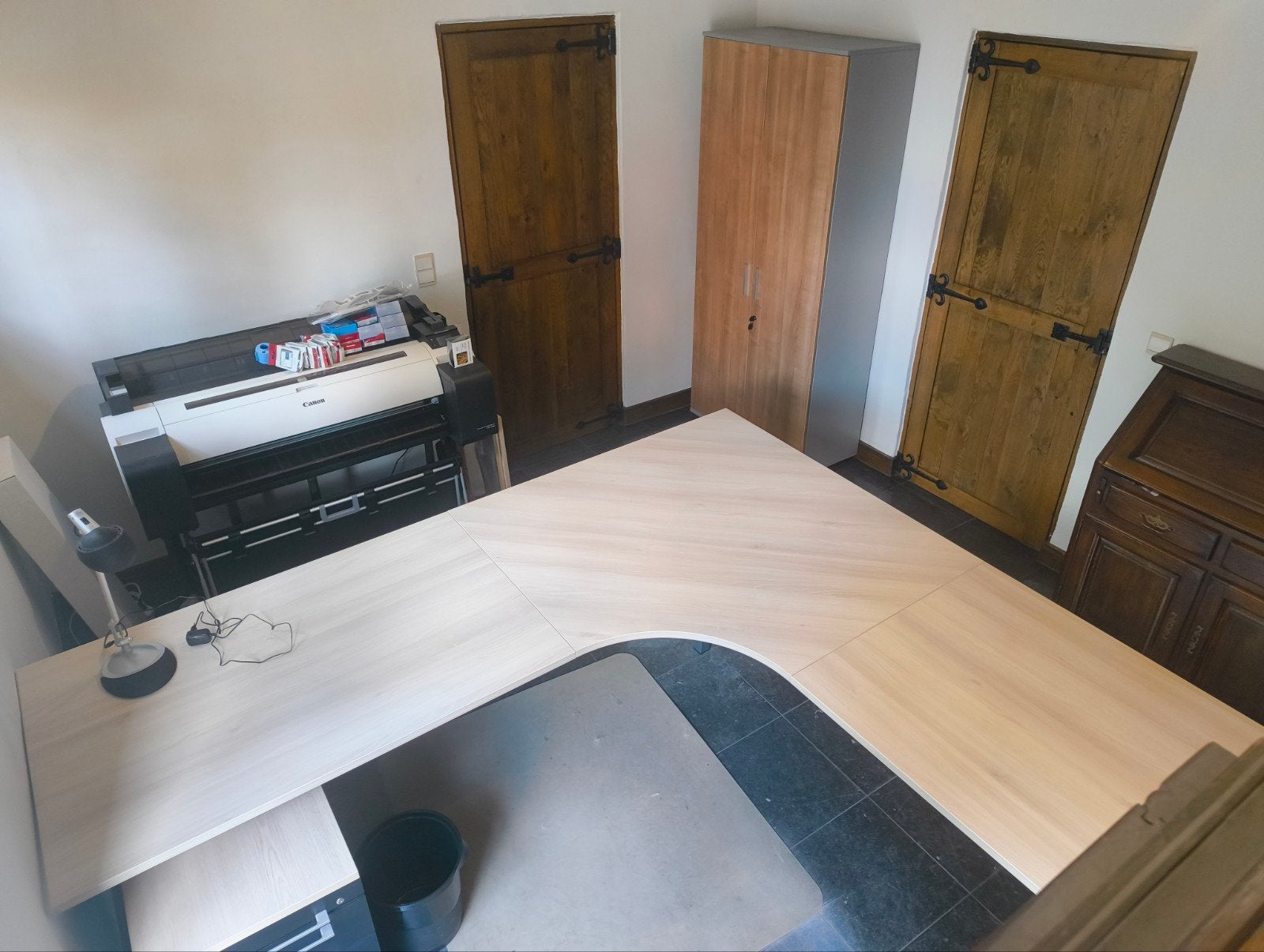 Groot Hoekbureau, Enlèvement, Bureau d'angle