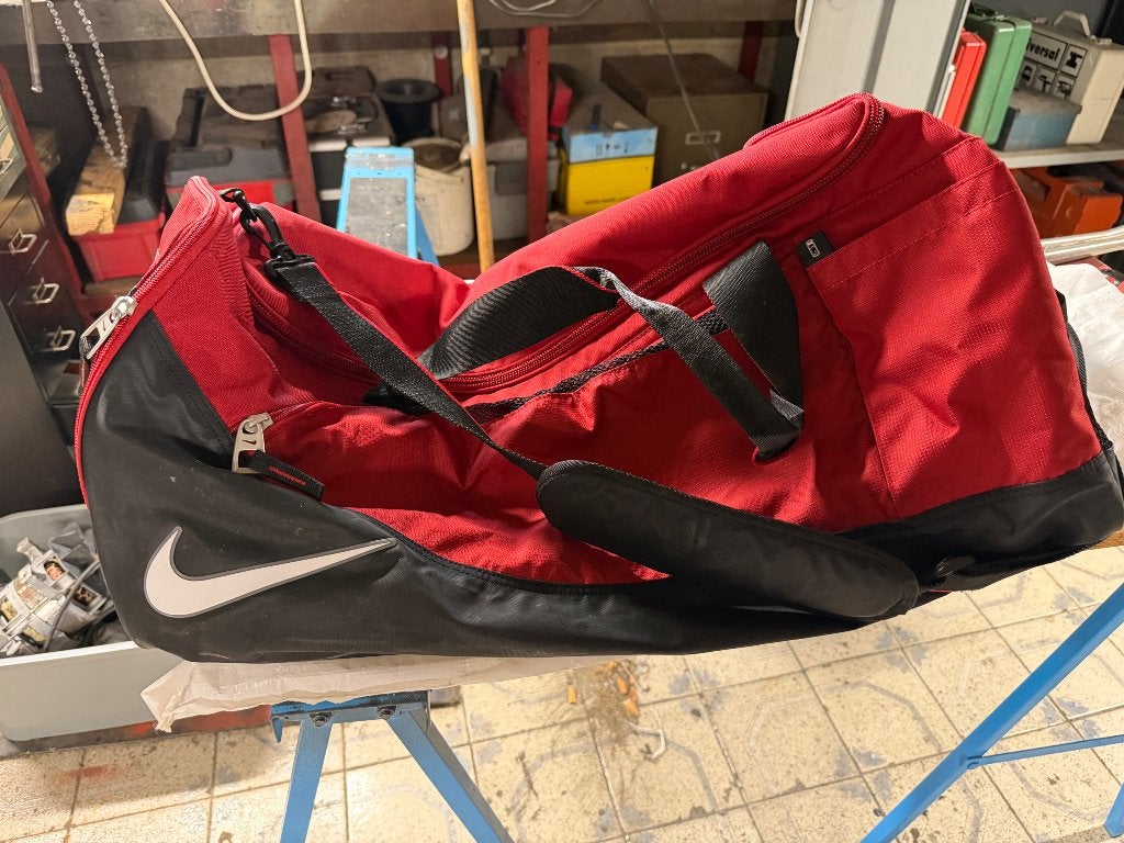 Spot tas niki, Handtassen en Accessoires, Tassen | Sporttassen, Ophalen, Zo goed als nieuw, Unisex volwassen