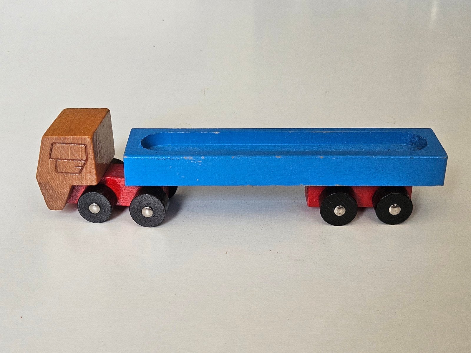 Petit camion vintage en bois. Années 70, Enlèvement