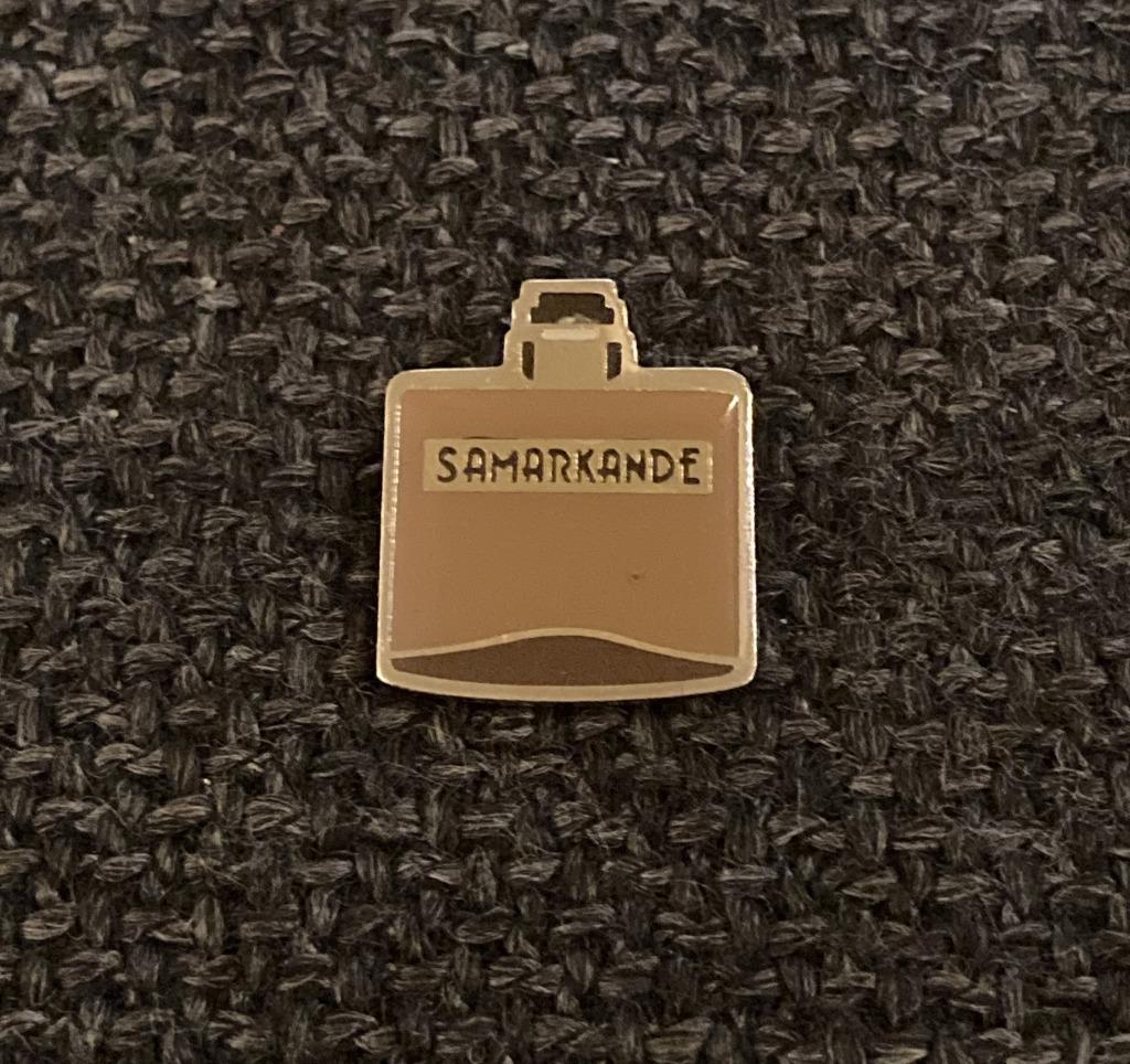 PIN - SAMARKANDE - YVES ROCHER - PARFUM - PERFUME, Verzenden, Gebruikt, Merk, Speldje of Pin