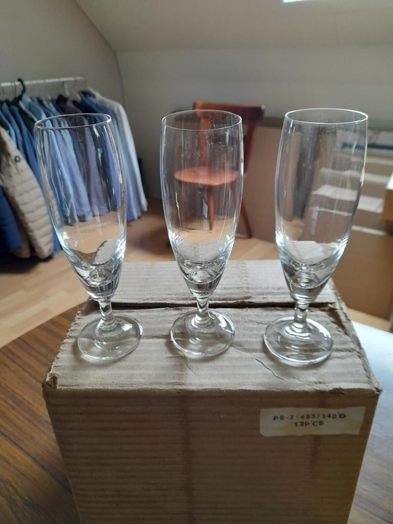 Champagne   glazen  12 stuks, Ophalen, Zo goed als nieuw