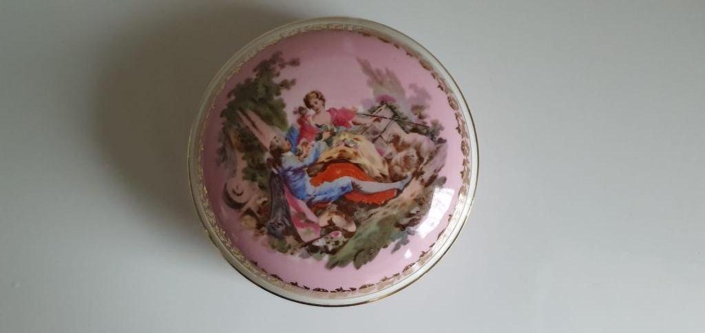 Jolie bonbonnière en porcelaine de Limoges, Enlèvement