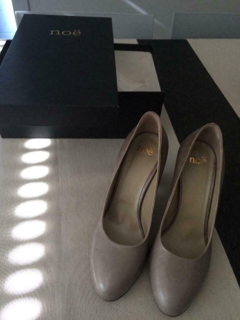 Pumps taupe maat 39 merk NOE, Kleding | Dames, Schoenen, Ophalen of Verzenden, Zo goed als nieuw, Overige kleuren