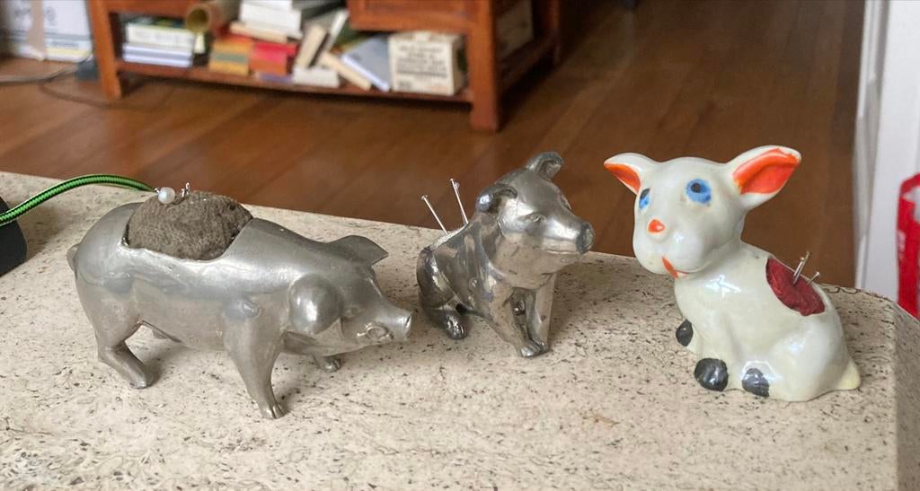 3 pique épingles coussins cochon chien, Utilisé
