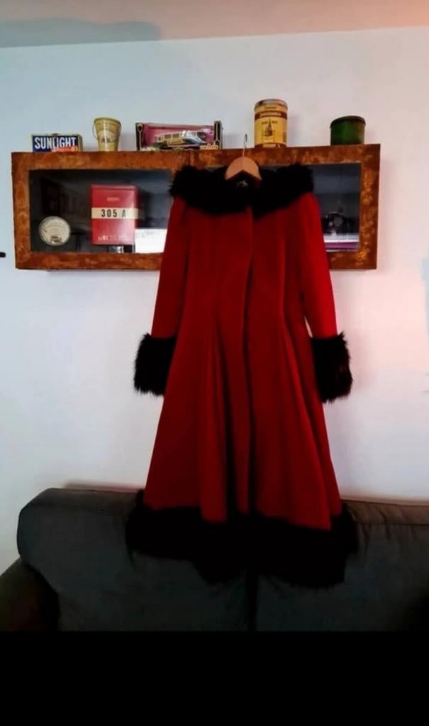 Manteau Elvira Bunny des années 30 en bordeaux, Enlèvement ou Envoi, Noir