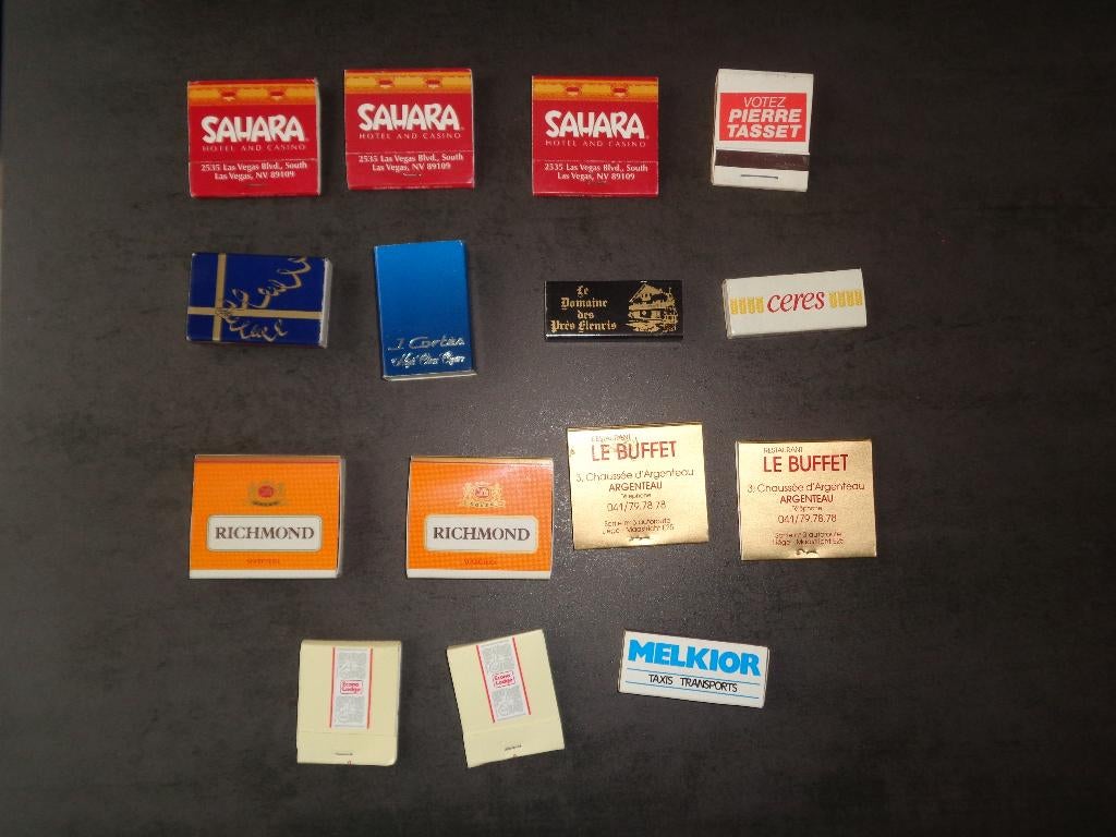 18 anciennes boites (pochettes) d'allumettes, Collections, Enlèvement