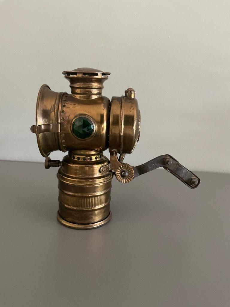 Antieke koperen carbid fietslamp, Ophalen