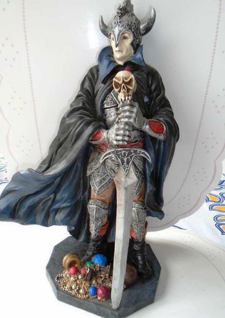 statue d'un guerrier avec sabre, Enlèvement