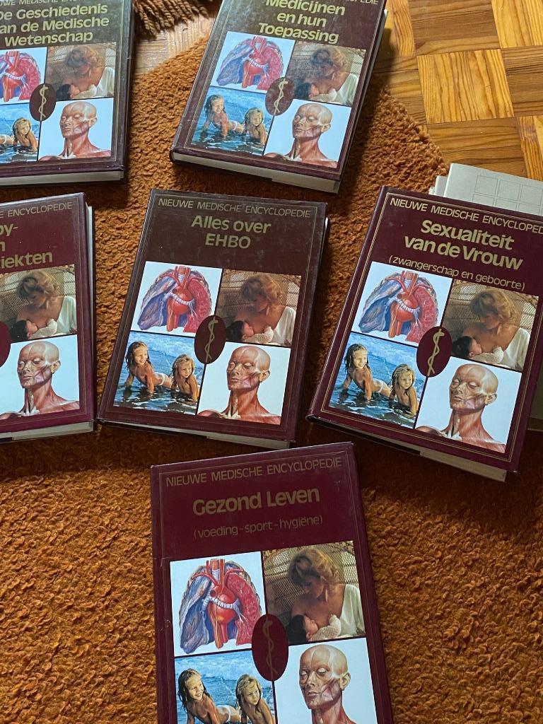 9 Delige Nieuwe Medische Encyclopedie, Boeken, Encyclopedieën, Zo goed als nieuw, Complete serie, Medisch, Ophalen