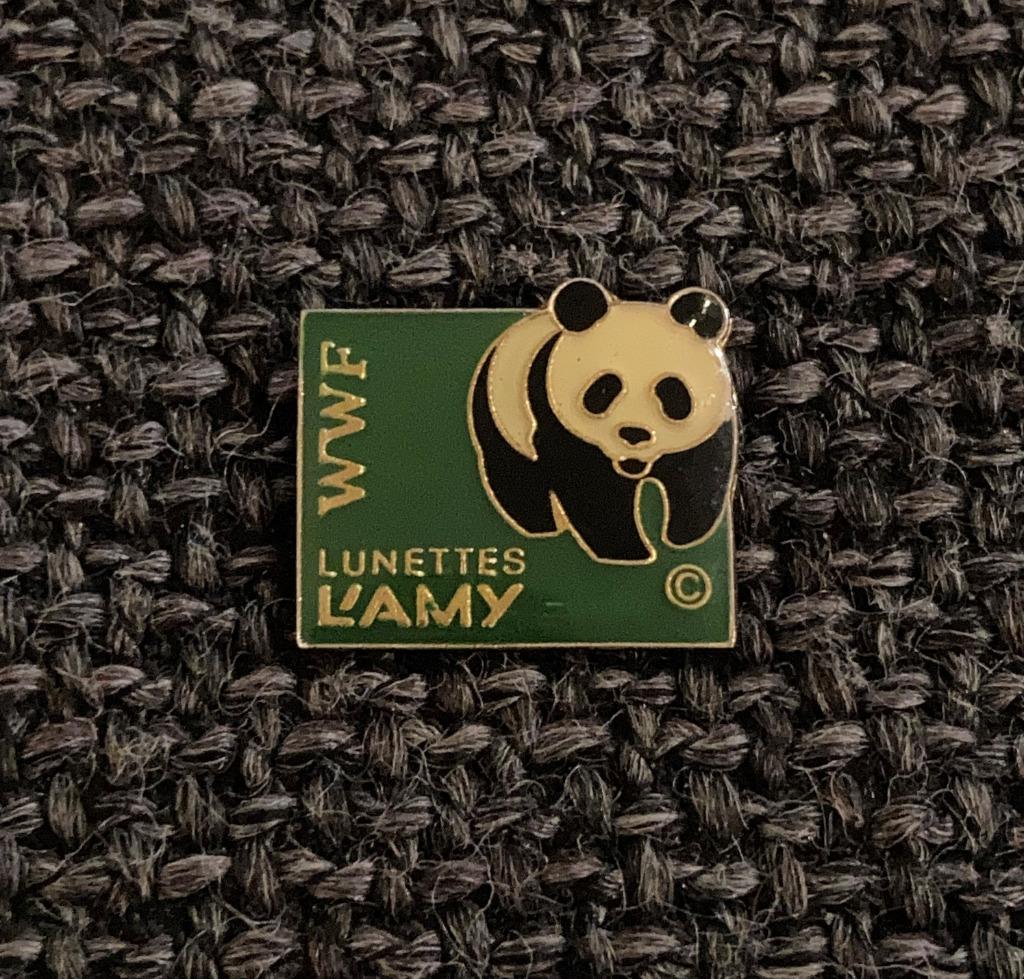PIN - WWF - LUNETTES L'AMY - PANDA, Verzenden, Gebruikt, Dier of Natuur, Speldje of Pin