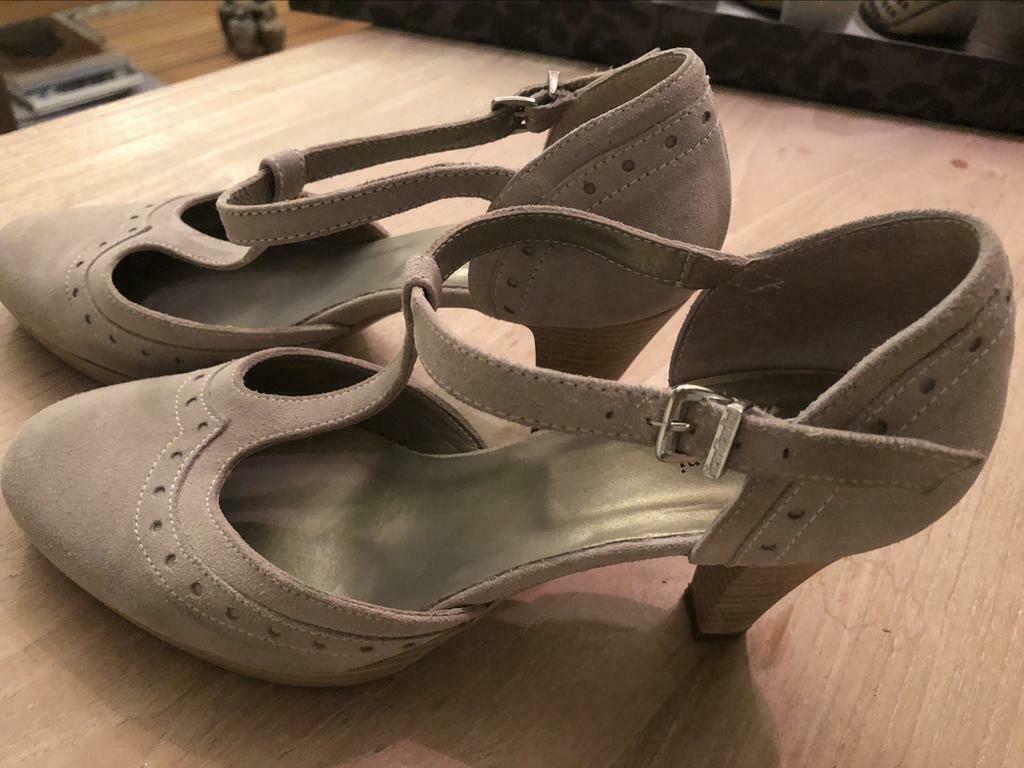 Mooie damesschoen. Maat 38, Beige, Ophalen of Verzenden, Zo goed als nieuw, Schoenen met hoge hakken