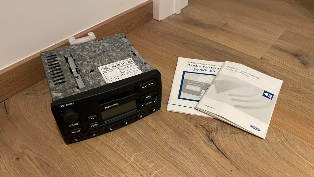 Ford auto radio met handleiding, Autos : Divers, Autoradios, Enlèvement, Comme neuf