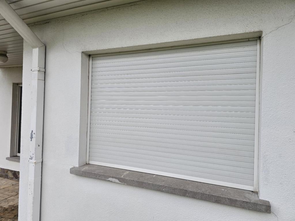 PVC wit raam met elektrisch rolluik 155x100, Ophalen