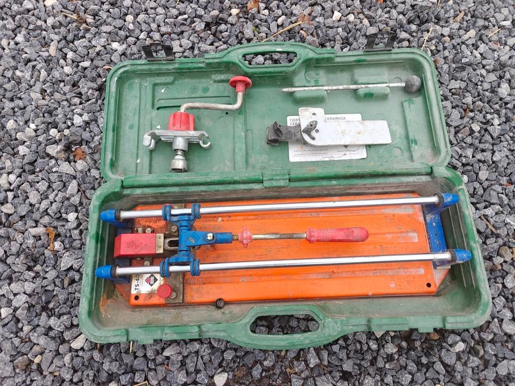 Rubi tegelsnijder, Enlèvement