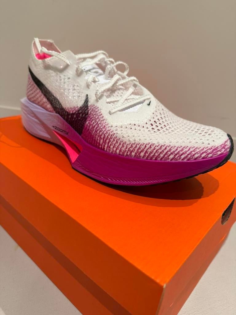Nieuw - Nike Vaporfly 3 - maat 45,5 - carbon racers, Sports & Fitness, Course, Jogging & Athlétisme, Envoi, Comme neuf, Chaussures de course à pied