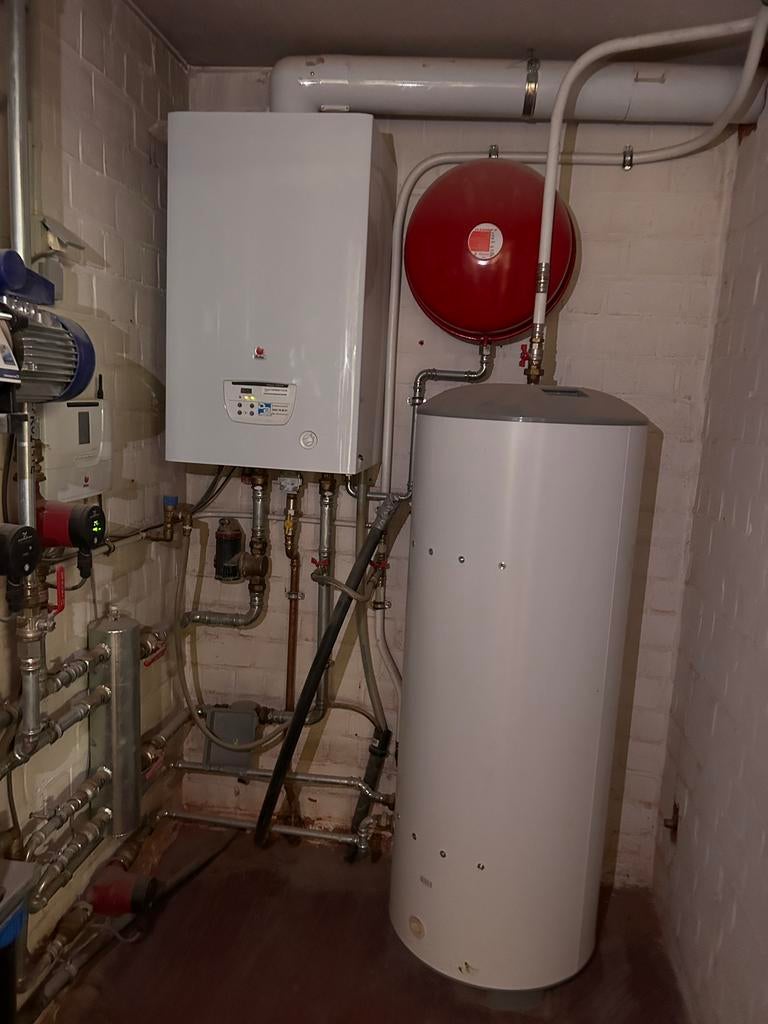 Ketel, boiler, condensatievat en 2circulatiepompen., Ophalen, Gebruikt, Aardgas, Boiler