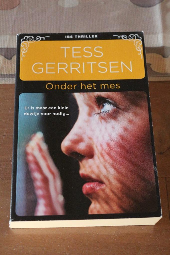 *Onder het mes - Tess Gerritsen, Tess Gerritsen, Ophalen of Verzenden, Zo goed als nieuw, Amerika
