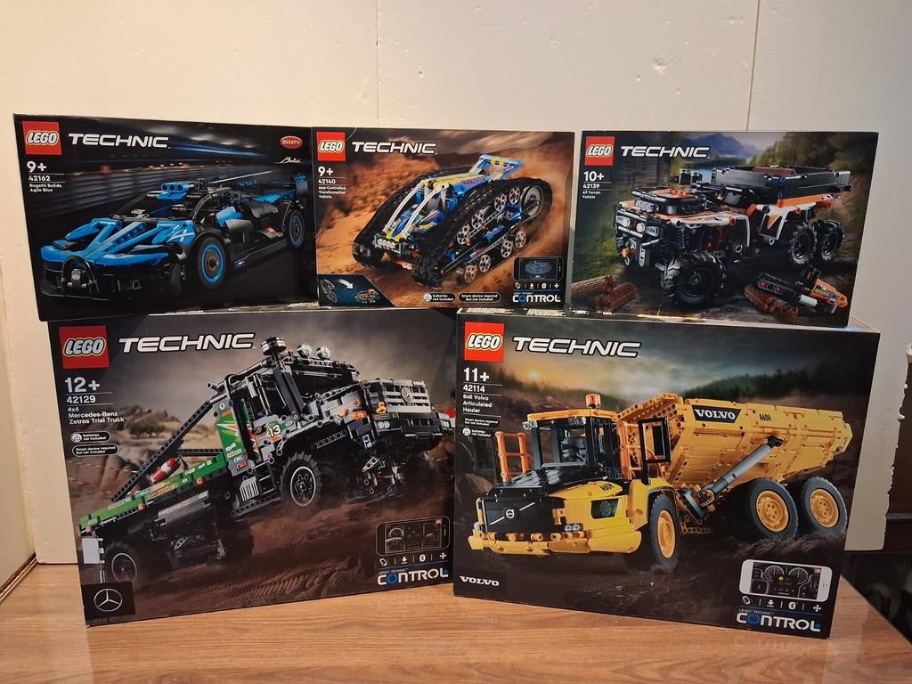 Lego Technic, Alle sets zijn nieuw, verzegeld, uit productie, Kinderen en Baby's, Speelgoed | Duplo en Lego, Nieuw, Lego, Complete set