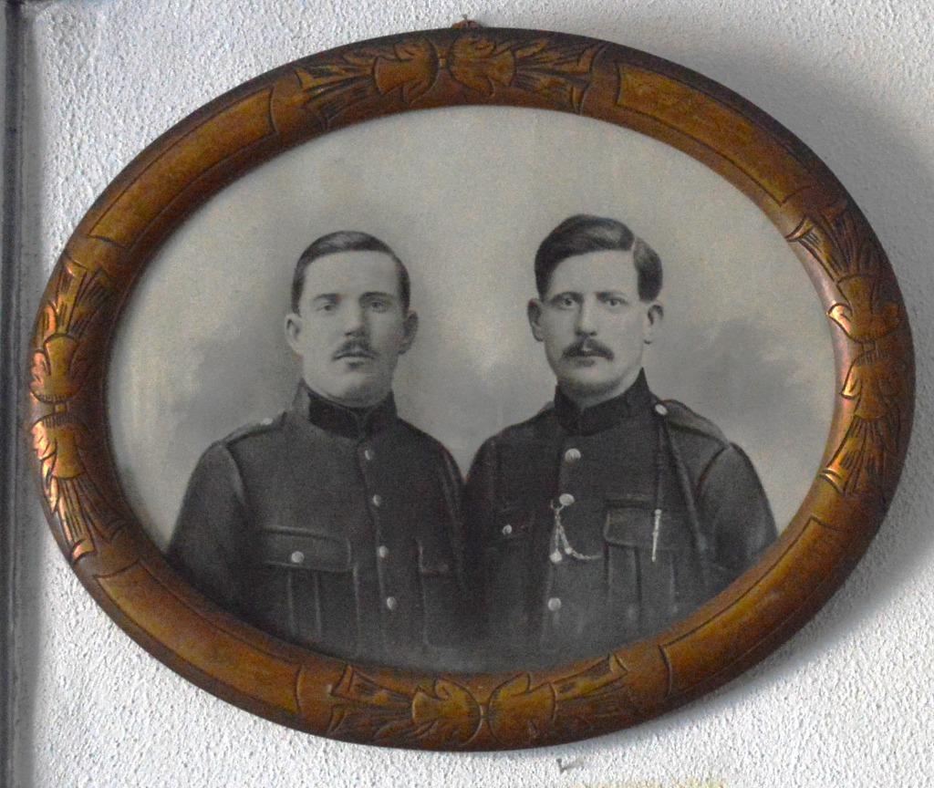 Cadre ovale avec photo de 2 soldats, Enlèvement ou Envoi, Armée de terre, Photo ou Poster