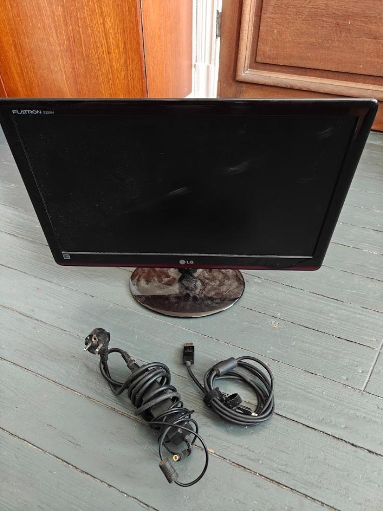LG Flatron E2250V 22" Full HD Monitor, Computers en Software, Monitoren, Gebruikt, 3 tot 5 ms, Full HD, LG
