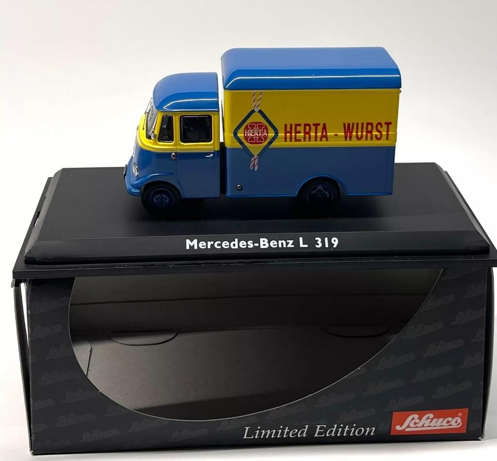 1:43 Schuco 02902 Mercedes Benz L319 Kofferwagen Herta-Wurst, Ophalen of Verzenden, Zo goed als nieuw, Bus of Vrachtwagen, Schuco