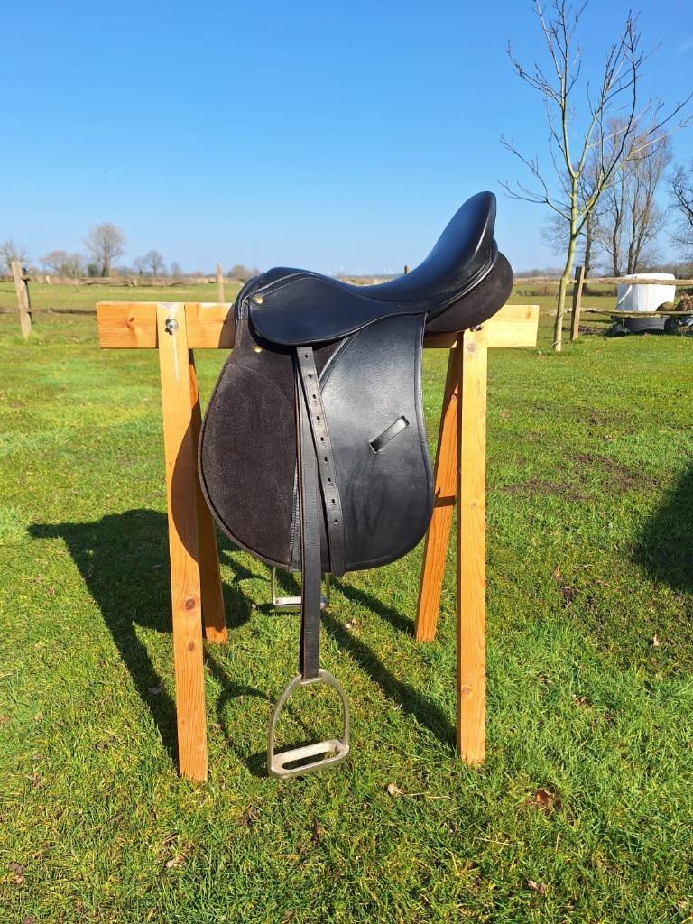 Veelzijdigheidszadel  18 inch, Ophalen, Gebruikt, Overige soorten