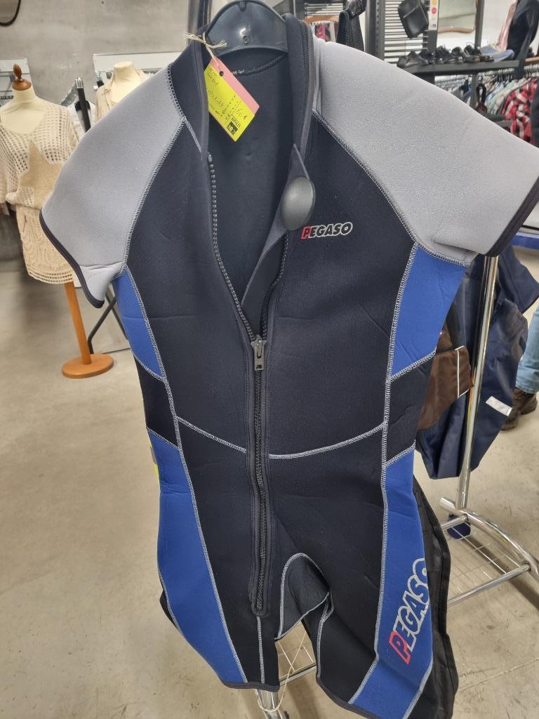 Pegaso wetsuit/korte broek, Watersport en Boten, Ophalen of Verzenden, Gebruikt, Duikpak
