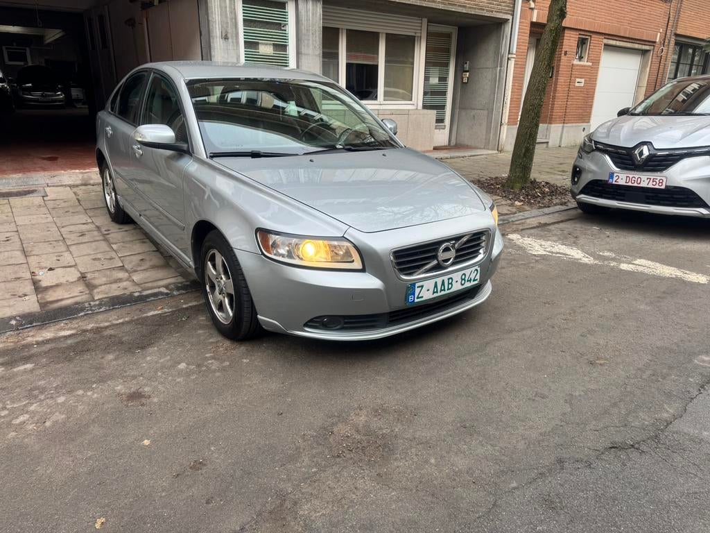 Volvo S 40 Essence 1600 cc 2008 carnet à jour 159000km, Autos, Volvo, Cuir, Argent ou Gris, 4 portes, Entreprise
