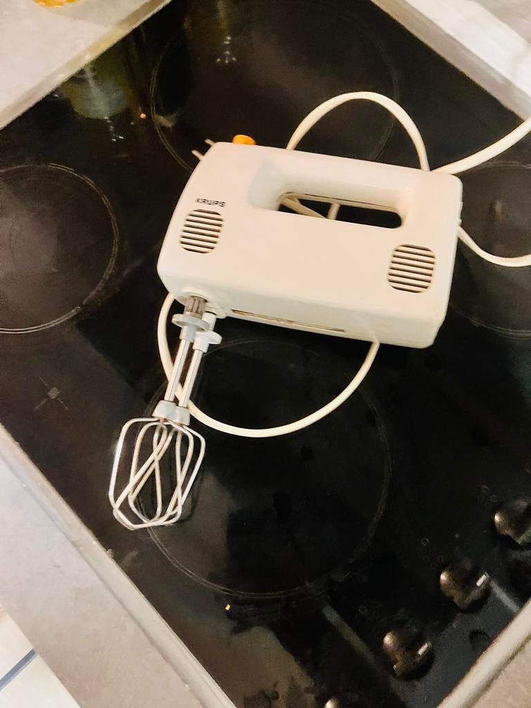Keukenmixer krups in prima staat werkt perfect, Elektronische apparatuur, Keukenmixers, Ophalen, Zo goed als nieuw