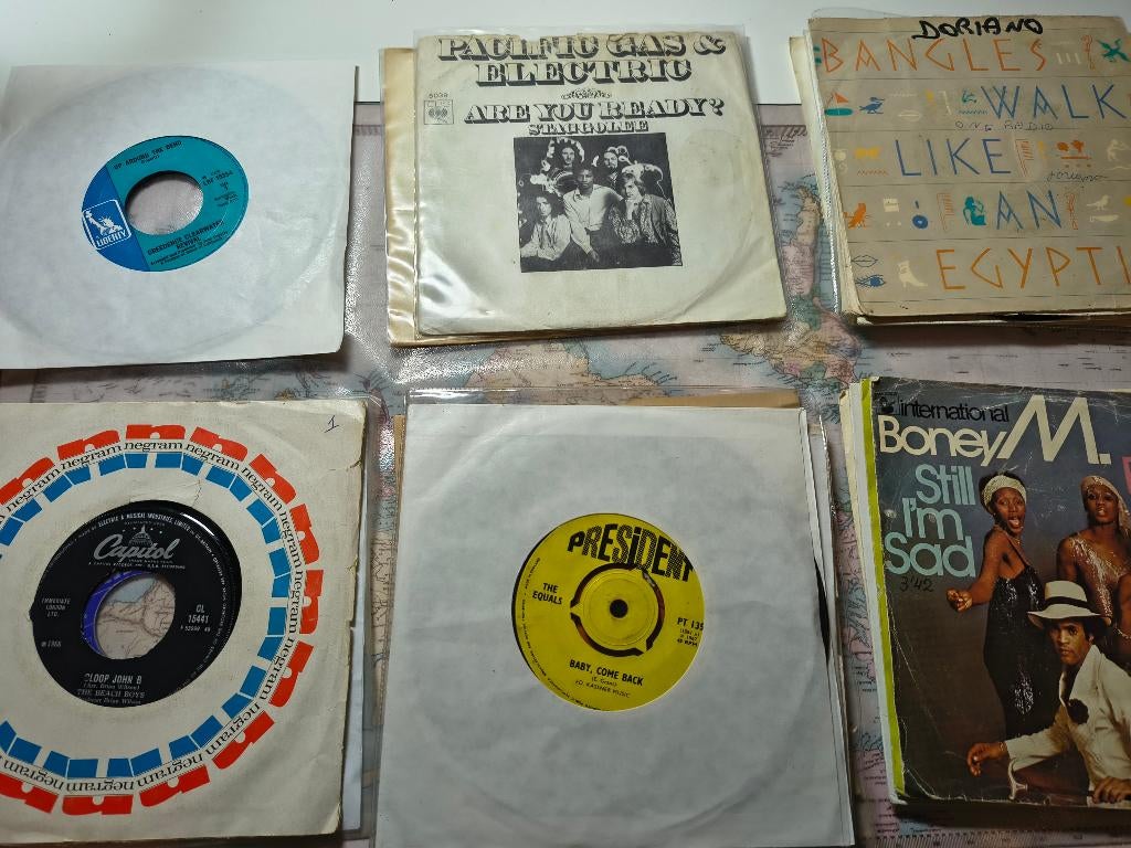 Pakket 2 v. 25 vinyl singles 45T:hits uit de 60's,70's&80's., Ophalen of Verzenden, Gebruikt, Overige formaten