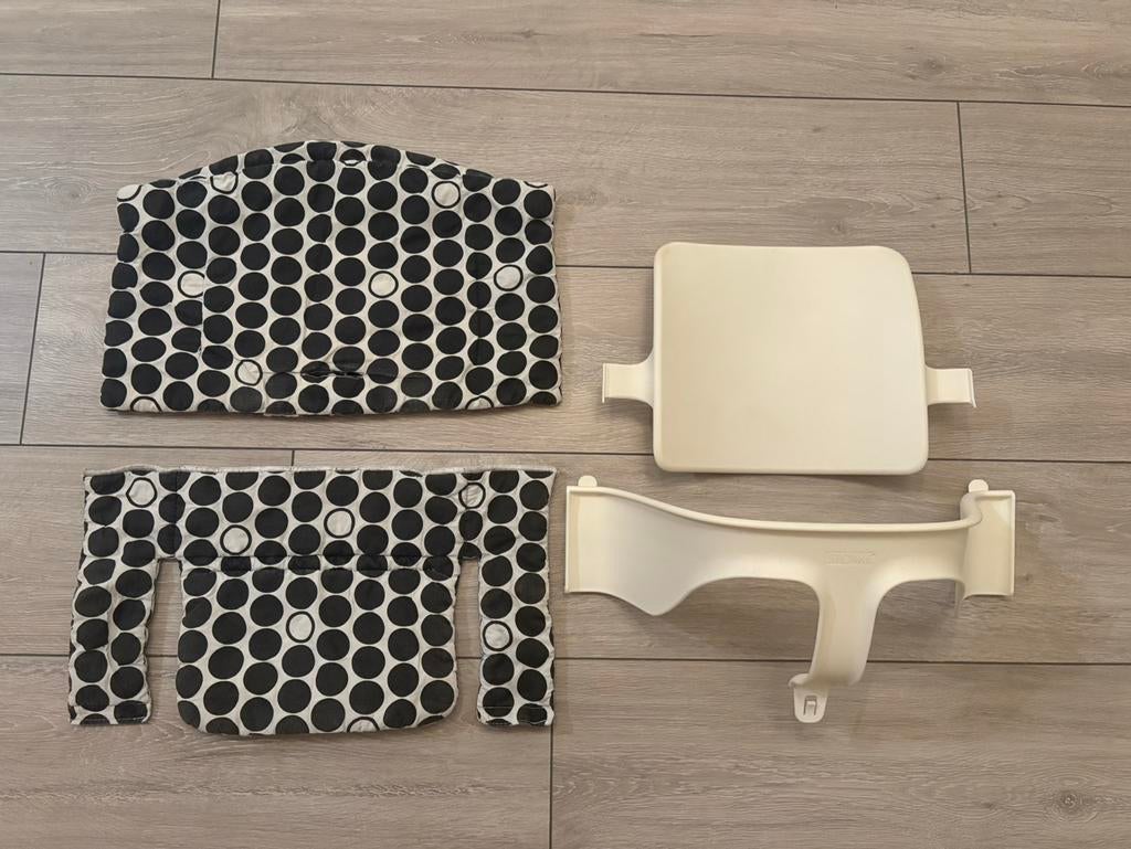 Verkleinset wit + verkleinkussen van Stokke, Enlèvement, Comme neuf, Chaise évolutive, Réducteur de chaise