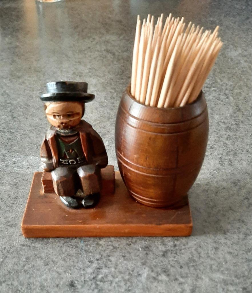 Te koop: Leuk houten mannetje met ton(prikkers)., Huis en Inrichting, Ophalen of Verzenden
