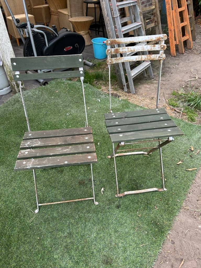2 tuinstoeltjes, Enlèvement
