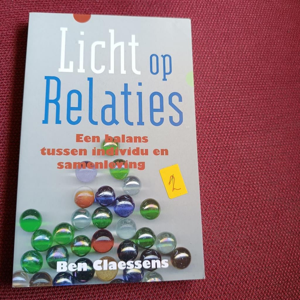 B. Claessens - Licht op relaties, Boeken, Ophalen of Verzenden, Zo goed als nieuw, B. Claessens