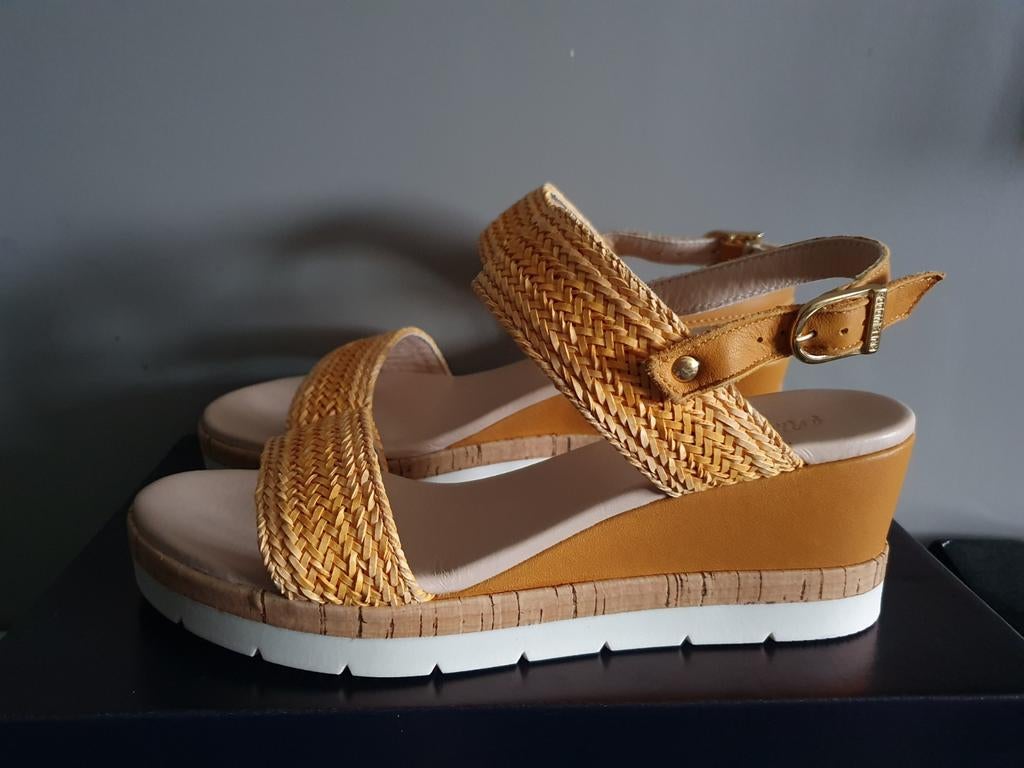 Nieuwe sandalen van River Woods maat 38, Neuf, River Woods, Sandales et Mûles, Jaune