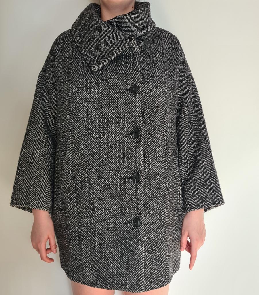 Elegante, zwart-wit jas (maat: M), Taille 38/40 (M), Enlèvement ou Envoi, 3 suisses, Porté