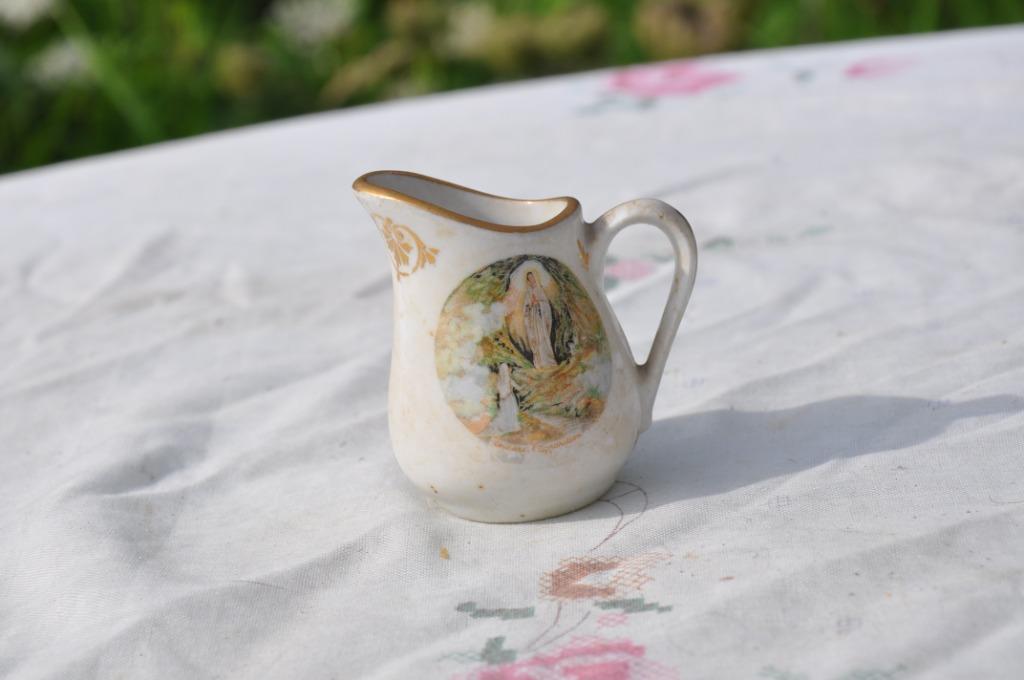 cremier porcelaine decor lourdes (3), Antiquités & Art, Antiquités | Porcelaine, Enlèvement ou Envoi