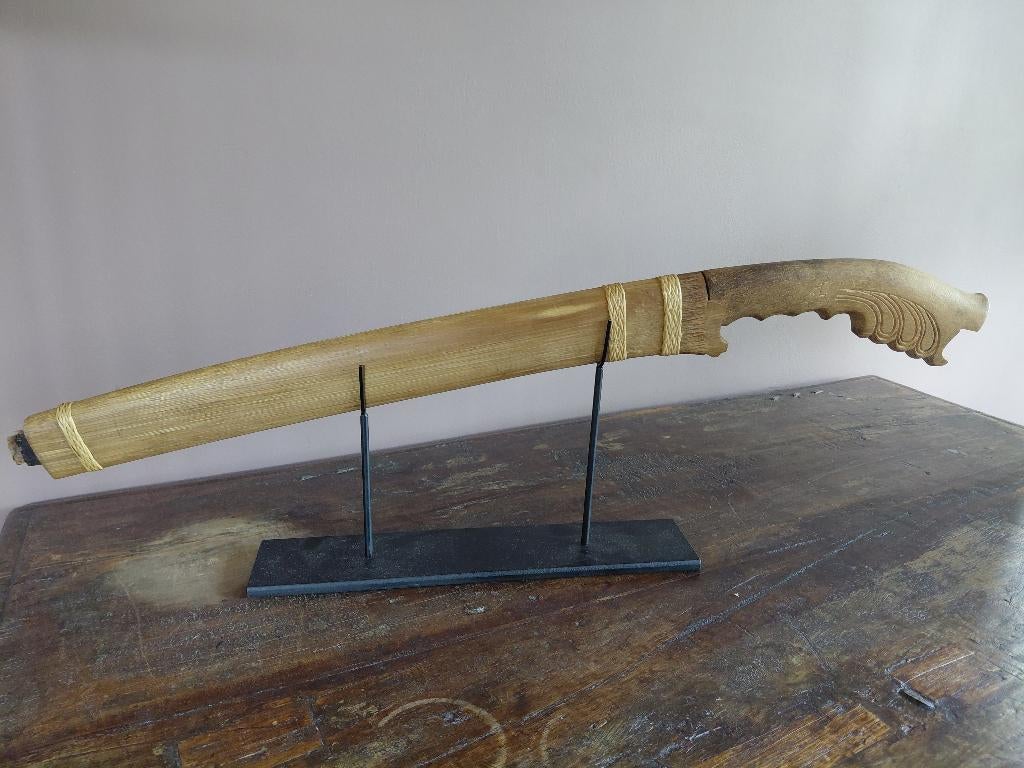 Antieke Dayak Mandau Parang Borneo lang mes, Antiek en Kunst, Ophalen of Verzenden