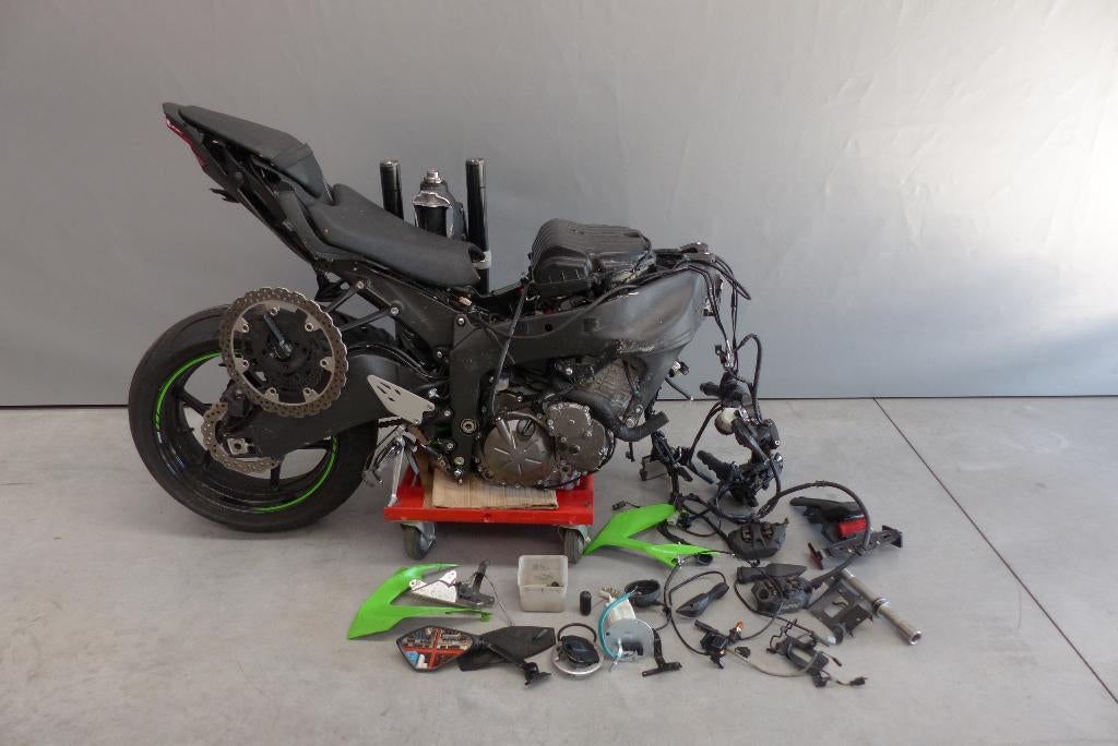 ZX636R accidentée de 2020 bon moteur, Motos, Motos | Kawasaki, Entreprise, Super Sport, plus de 35 kW, 4 cylindres, Enlèvement