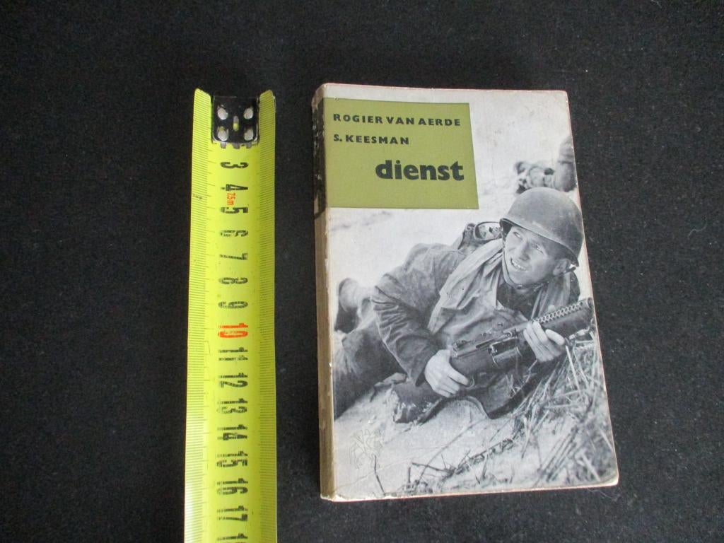 Oorlog military boek Dienst - Rogier van Aerde, S. Keesman, Verzamelen, Ophalen of Verzenden